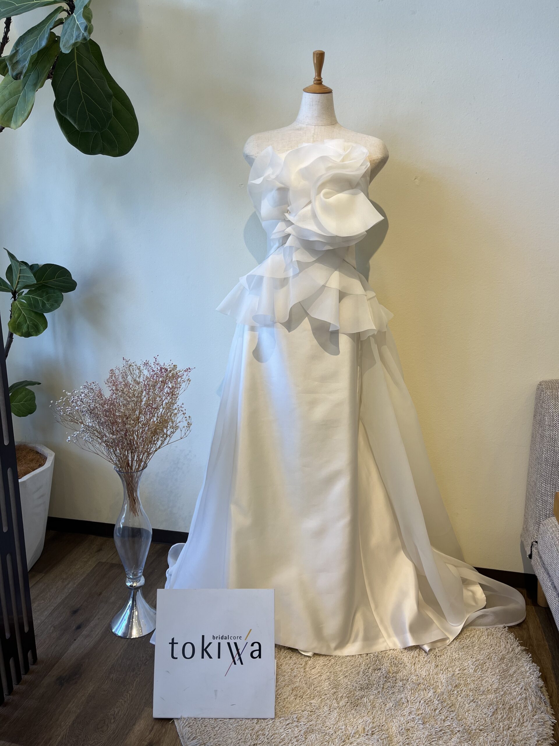 店舗のウエディングドレス　チェンジしました!